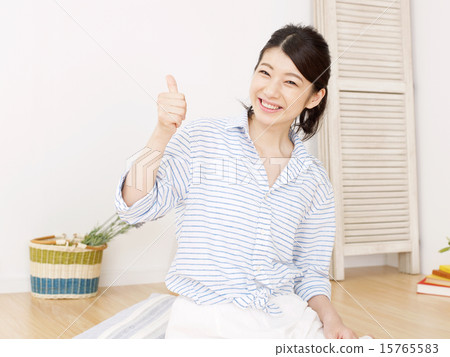 一個在房間裡好的女人 15765583