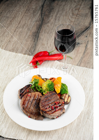 Delicious grilled beef steakes Delicious grilled beef steakes 15765761