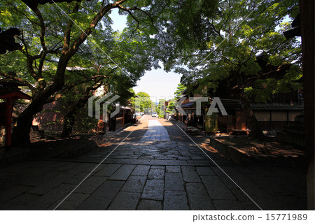 A gate in Imamiya Shrine, Aobari rice cake tea house 15771989