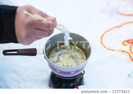 天婦羅魚在冰上捕獲 15773821