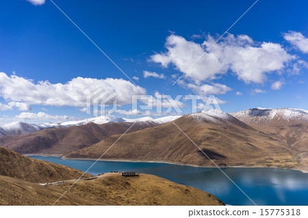 Tibet Lake Yamdok (Yamdrok Lake) 15775318
