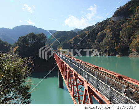 從奧庫湖頂站的景觀 15775337