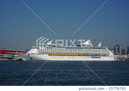 A huge cruise ship of 130,000 tons "Voyager of the Seas" Kobe Harbor A huge cruise ship of 130,000 tons "Voyager of the Seas" Kobe Harbor 15776785