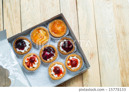 Variety fruit tart in paper box 15778133