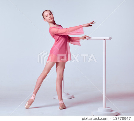 Young ballerina dancer showing her techniques 15778947