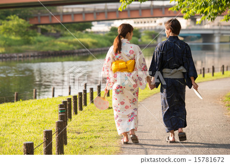 年輕夫婦形象 15781672