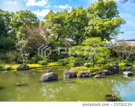 Seongnam-gu Shrine's garden 15782214