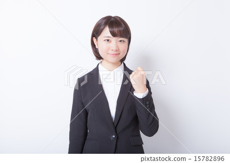 扮演膽量姿勢的女僱員 15782896