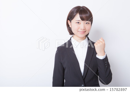 扮演膽量姿勢的女僱員 15782897