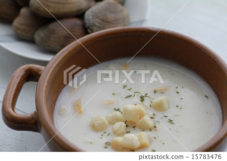 Clam chowder with croutons and clams 15783476