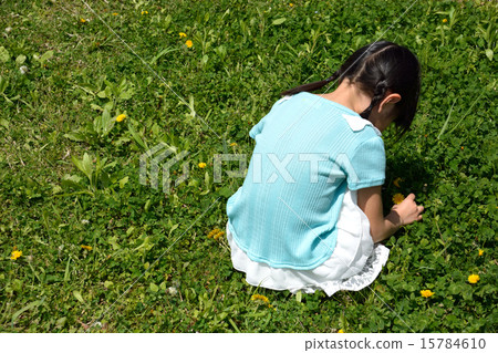 Squatting elementary school student 15784610