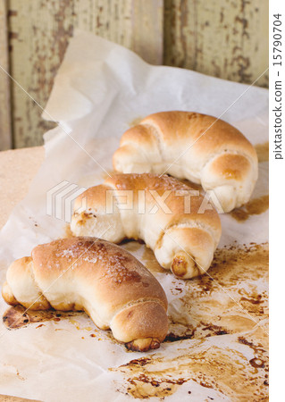 Fresh baked crescent rolls 15790704