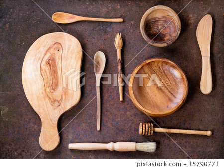 Olive wood cookware 15790771