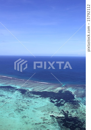塞班島南島上一個美麗的潟湖 15792112