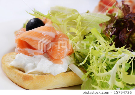 The bruschetta with various toppings The bruschetta with various toppings 15794726