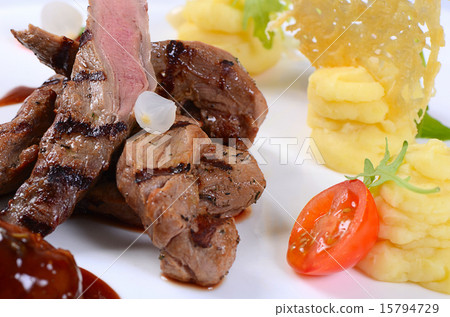Tenderloin of veal with a sauce of figs Tenderloin of veal with a sauce of figs 15794729