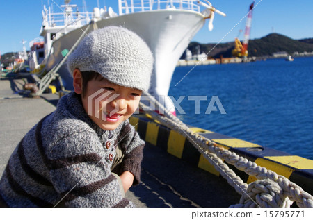 Harbor ship and child 15795771