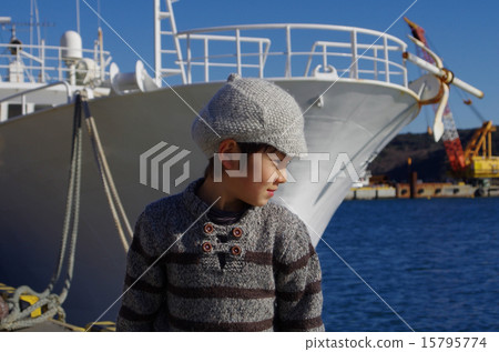 港口船和孩子 15795774