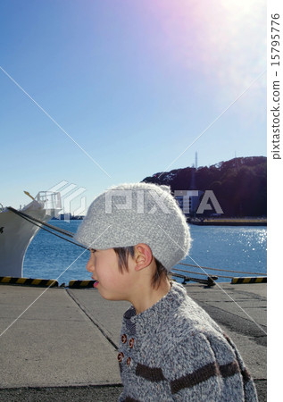 港口船和孩子 15795776