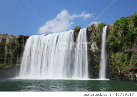 Harajiri Falls roaring in summer (Bungo-Ono City) 15799117