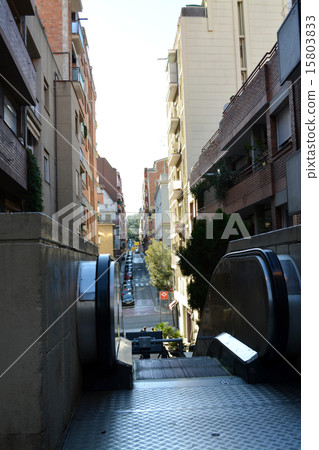 從Baikalca站到Guell公園的自動扶梯巴塞羅那 15803833