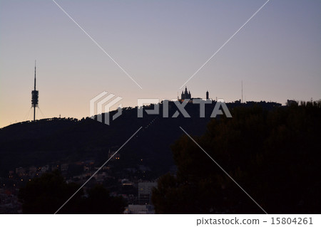 Gwell公園公園在黃昏時晃來晃去山頂的建築輪廓 Gwell公園公園在黃昏時晃來晃去山頂的建築輪廓 15804261