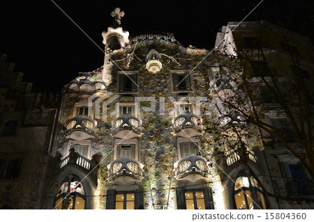 Casa Batlló of the night (works of Gaudi) 15804360
