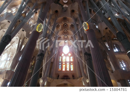 聖家堂,聖人的象徵和內部空間 聖家堂,聖人的象徵和內部空間 15804781