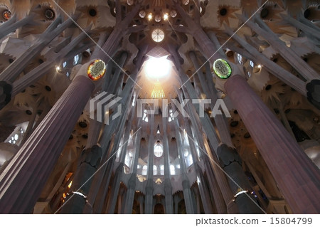 聖家堂（Sagrada Familia），聖人的象徵和聖所的內部 15804799