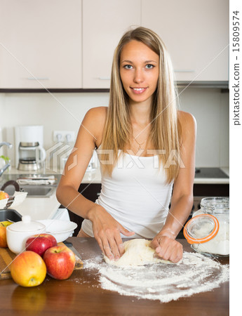 Woman cooking apple pie Woman cooking apple pie 15809574