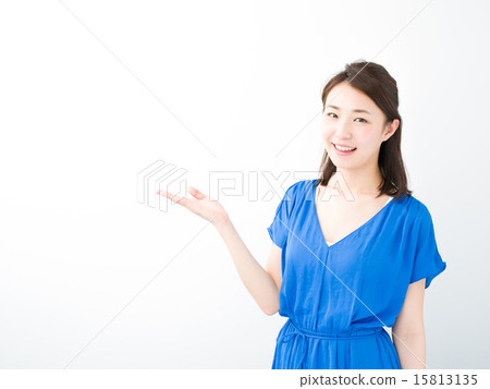 握她的手的一個少婦 15813135
