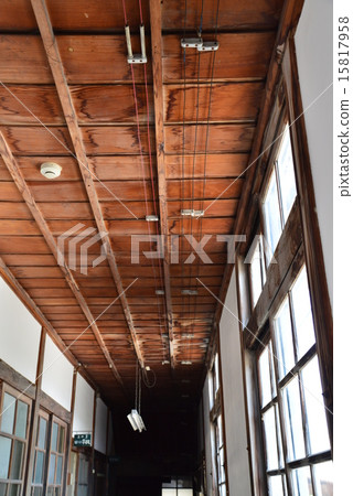 Corridor of insulator pulling wiring (Okayama prefecture Miyako shi old Tokojyo general elementary school) 15817958