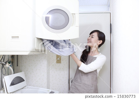 做室內乾燥的主婦 做室內乾燥的主婦 15830773