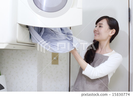 做室內乾燥的主婦 15830774