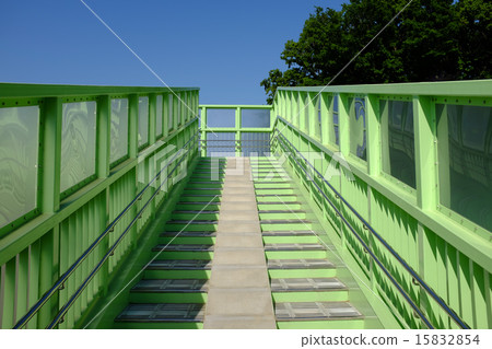 Pedestrian overpass and blue sky Pedestrian overpass and blue sky 15832854