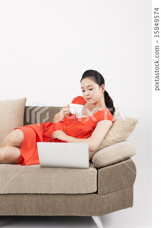 Housewife_226 Housewife_226 15849574