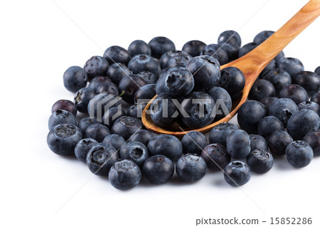 Fresh blueberries in wooden spoon Fresh blueberries in wooden spoon 15852286