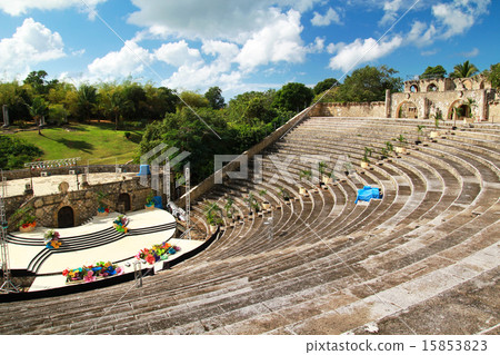 Amphitheatre 15853823