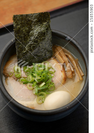 Tonkotsu ramen 15855903