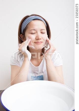 Women washing their face 15858373