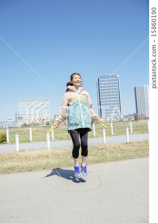 Women who jump rope 15860190