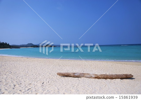 Beach 15861939