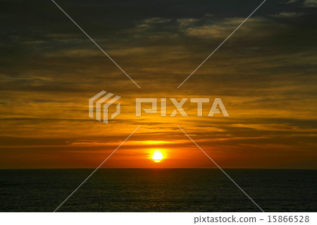 海和日落在Okinoerabu海島 海和日落在Okinoerabu海島 15866528