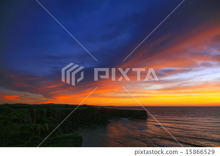 海和日落在Okinoerabu海島 海和日落在Okinoerabu海島 15866529