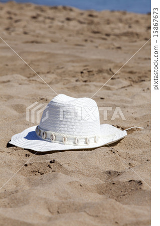 Straw Hat on the Beach Straw Hat on the Beach 15867673