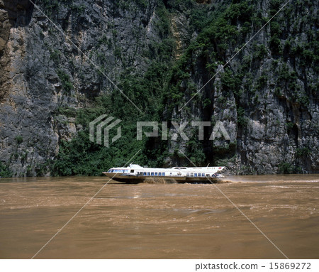 Yangtze River scene 1 15869272