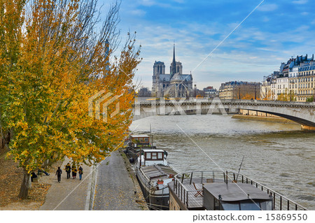 Notre-Dame de Paris on a bright fall day Notre-Dame de Paris on a bright fall day 15869550