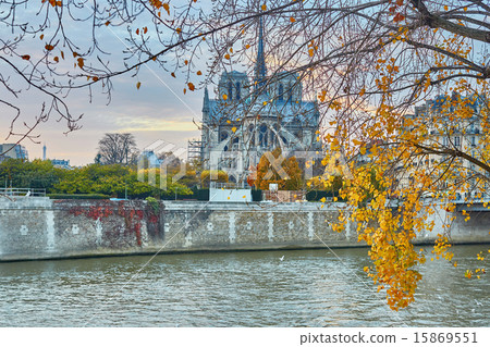 Notre-Dame de Paris on a bright fall day Notre-Dame de Paris on a bright fall day 15869551