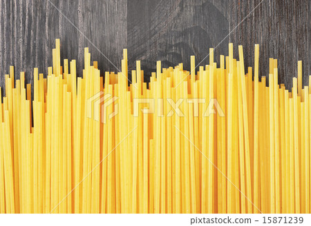 Spaghetti italian pasta on wood Spaghetti italian pasta on wood 15871239