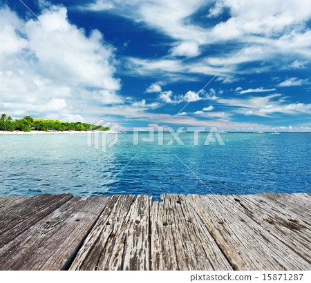 Uninhabited island 15871287